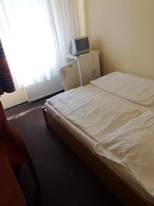 Bed and Breakfast Fenyves Panzio Шиофок Экстерьер фото