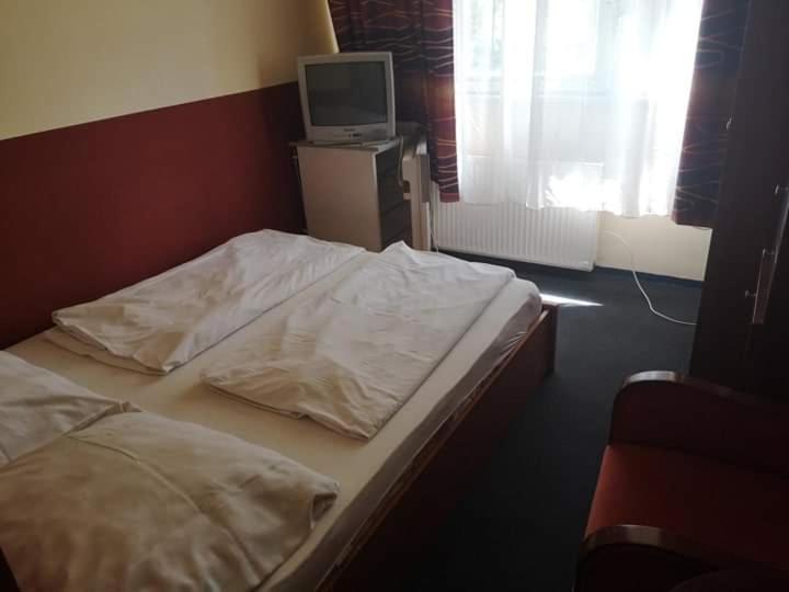Bed and Breakfast Fenyves Panzio Шиофок Экстерьер фото
